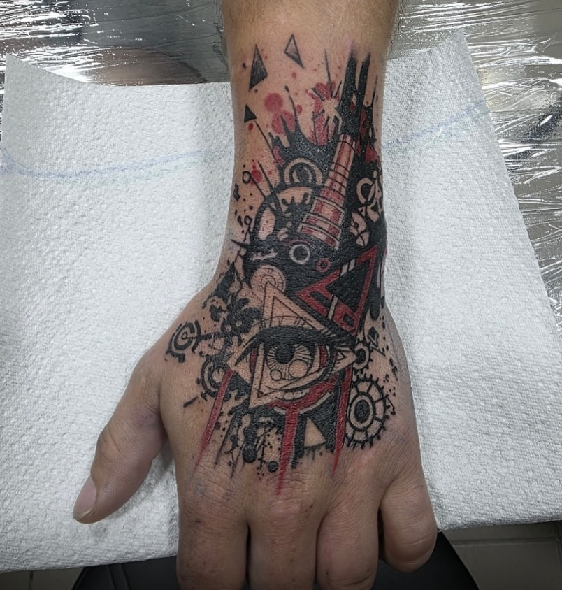 Grafisches Hand Tattoo